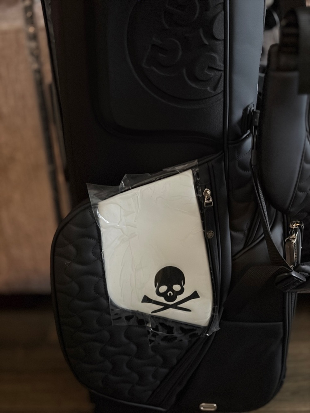 G/FORE Black and White Skull golf bag. - Picture 6 of 8